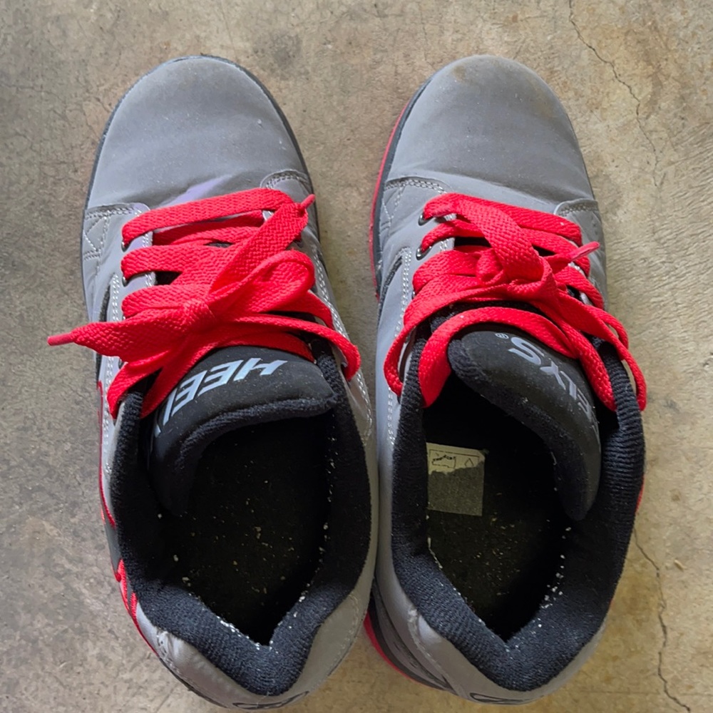 Youth shoes with wheel